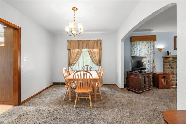 8 Harmar Dr, Cheswick, PA 15024 - dining room featuring a chandelier, carpet floors, and arched walkways