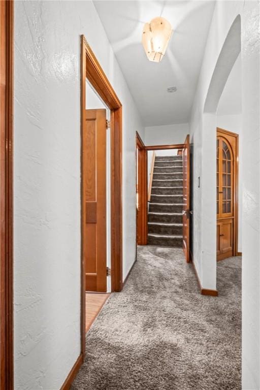 8 Harmar Dr, Cheswick, PA 15024 - hall featuring carpet floors, arched walkways, and stairway
