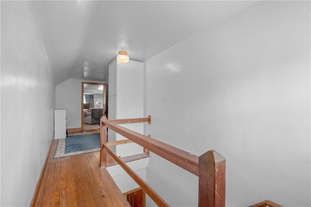 8 Harmar Dr, Cheswick, PA 15024 - corridor featuring an upstairs landing, wood finished floors, and lofted ceiling