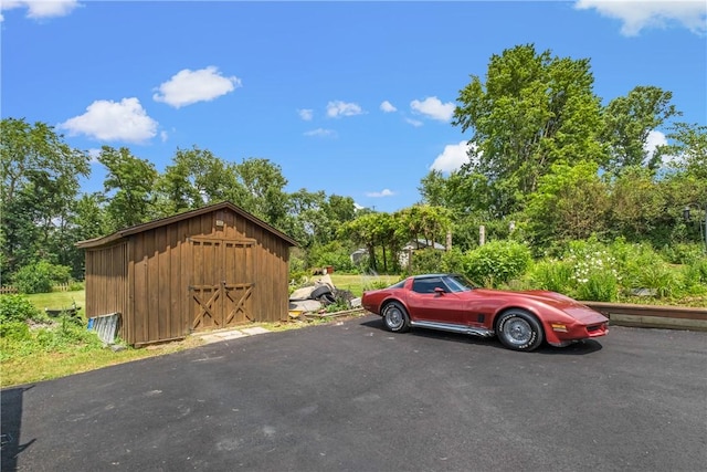 8 Harmar Dr, Cheswick, PA 15024 - view of vehicle parking