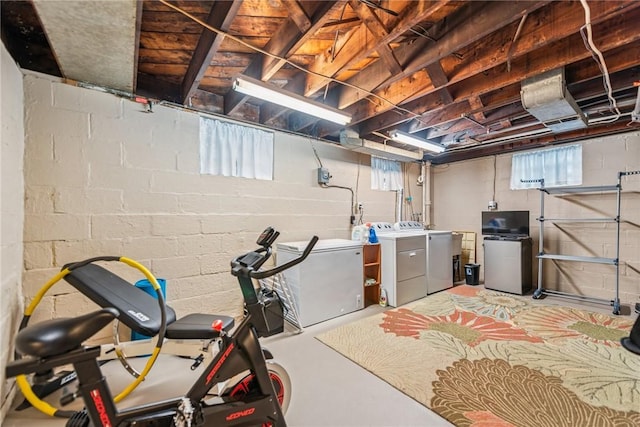 192 Glenfield Dr, Penn Hills, PA 15235 - workout room with washer and clothes dryer