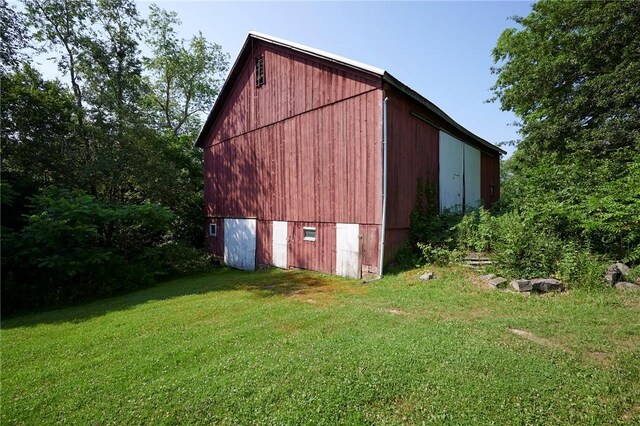 2583 State Route 210, Cowanshanock Twp, PA 16249 - view of barn with a lawn