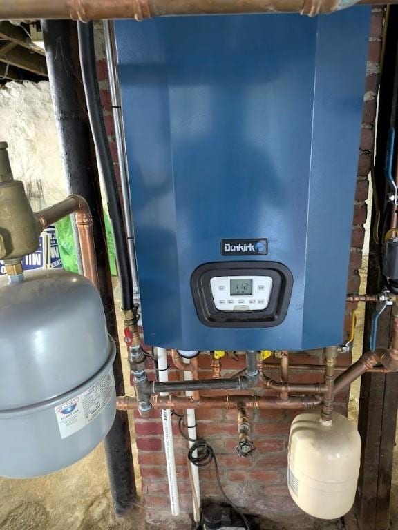 413 N 3rd St, Jeannette, PA 15644 - utilities featuring water heater
