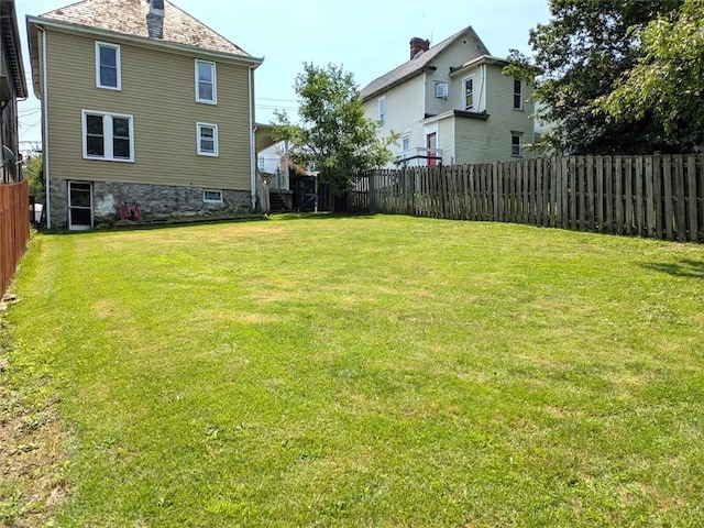 413 N 3rd St, Jeannette, PA 15644 - view of yard