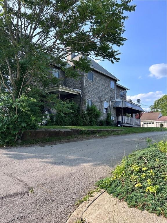 431 Washington Ave, Leechburg Boro, PA 15656 - view of asphalt road