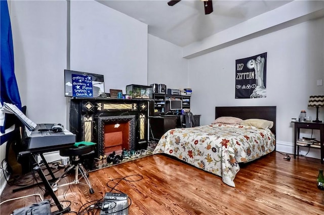 118 S 17th St, South Side, PA 15203 - bedroom with wood finished floors and a ceiling fan