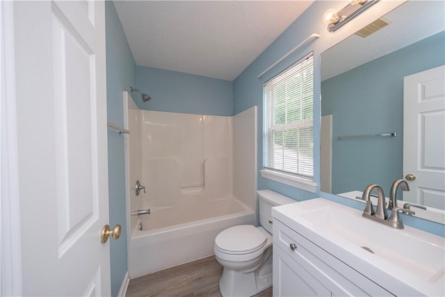 108 Arthur Ct, Richland, PA 15044 - full bath with wood finished floors, vanity, washtub / shower combination, and a textured ceiling