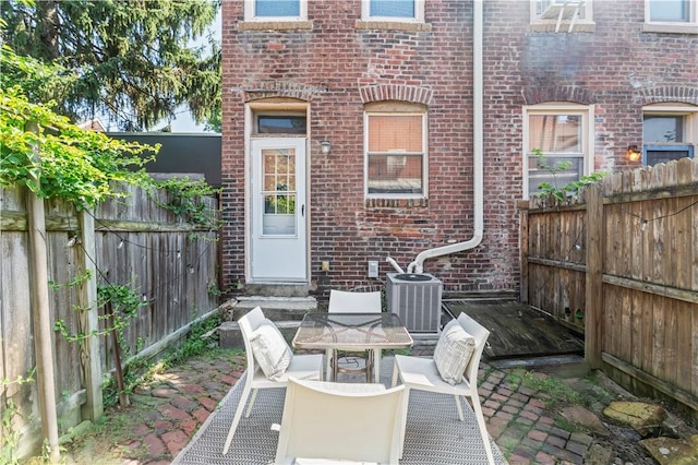 175-177 43rd 1/2 St, Lawrenceville, PA 15201 - fenced backyard with a patio
