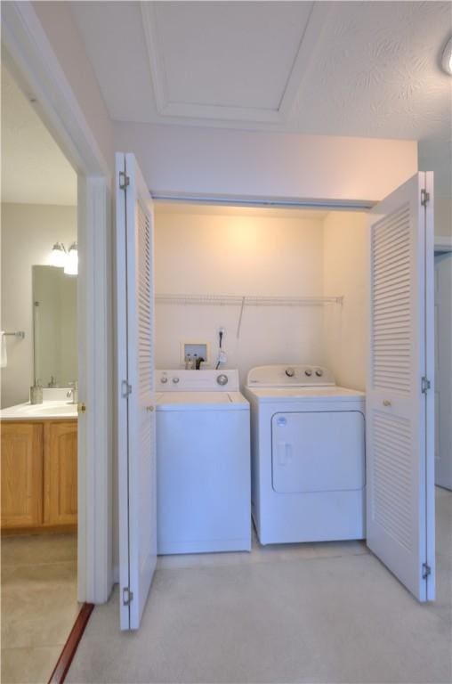 651 Village Green Blvd E, Adams Twp, PA 16046 - laundry room featuring washing machine and clothes dryer