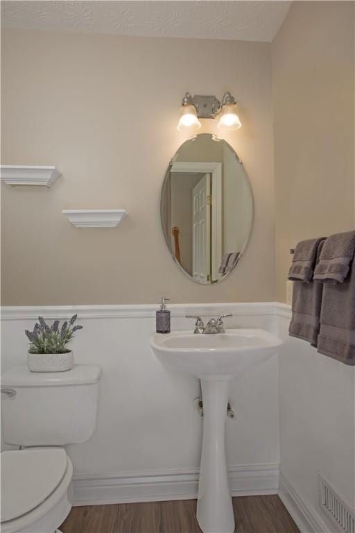 651 Village Green Blvd E, Adams Twp, PA 16046 - half bath featuring wood finished floors and a wainscoted wall