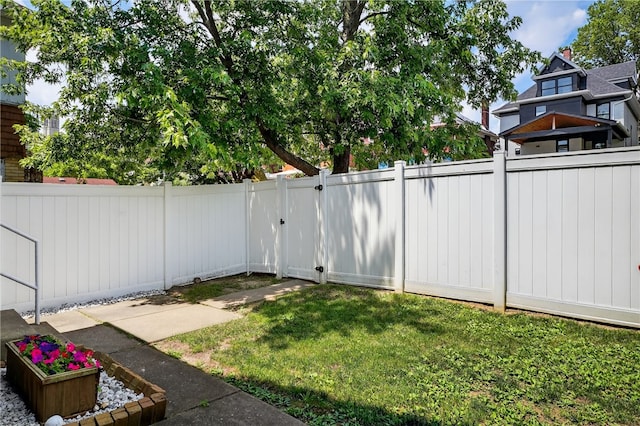3238 Gaylord Ave, Dormont, PA 15216 - fenced backyard with a gate