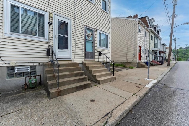 325 Taylor St, Bloomfield, PA 15224 - doorway to property