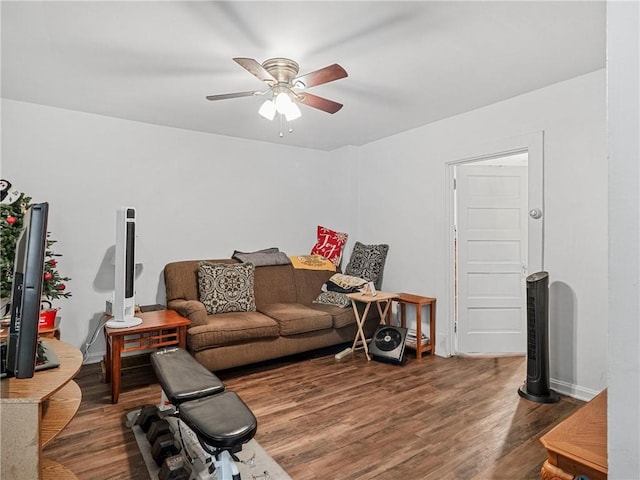 318 Penn Ave, Aliquippa, PA 15001 - living area with wood finished floors and a ceiling fan