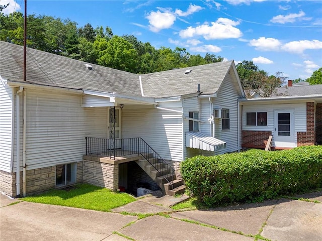 318 Penn Ave, Aliquippa, PA 15001 - rear view of property featuring stairs