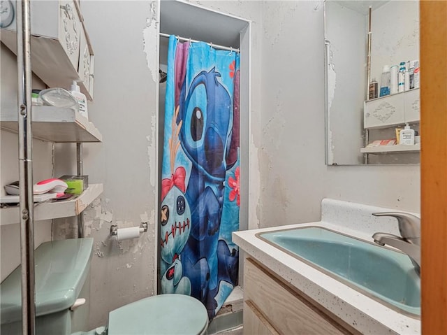 318 Penn Ave, Aliquippa, PA 15001 - bathroom with curtained shower and vanity