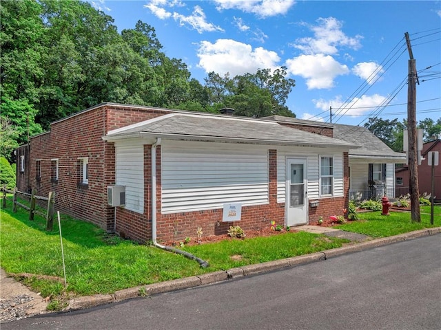 318 Penn Ave, Aliquippa, PA 15001 - view of front facade with brick siding and a front lawn