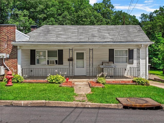 318 Penn Ave, Aliquippa, PA 15001 - view of front of house featuring a porch, a front lawn, and a shingled roof