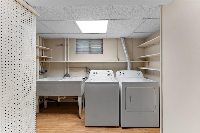 900 Tottenham Dr, Coraopolis, PA 15108 - laundry room featuring washing machine and dryer and light wood-style floors