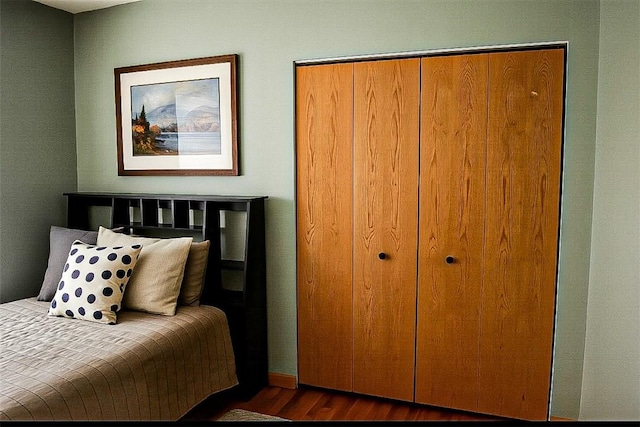 405 Hogg Rd, Worthington, PA 16262 - bedroom featuring dark wood-style flooring and a closet