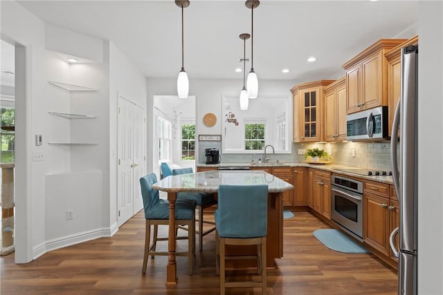 202 Providence Ct, Adams Twp, PA 16059 - kitchen featuring stainless steel appliances, a kitchen bar, backsplash, dark wood-style floors, and recessed lighting