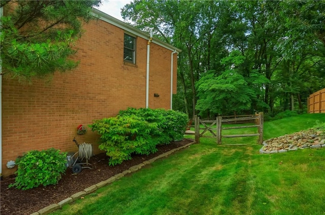 329 Oak Grove Ct, Mccandless, PA 15090 - view of yard with a gate