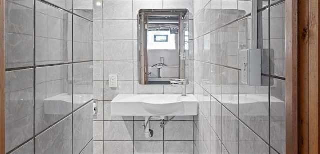 334 Shaler St, Mt Washington, PA 15211 - full bath with a stall shower and tile walls