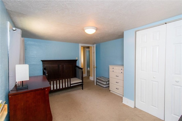 901 Alexander St, Shaler, PA 15116 - bedroom featuring light colored carpet, a textured ceiling, and a closet