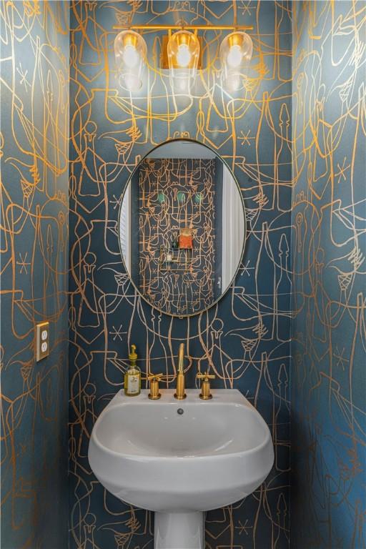 109 Overbrook Dr, Cranberry Twp, PA 16066 - half bathroom with a sink and wallpapered walls