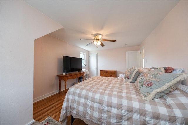 4800 W Brierly Dr, West Mifflin, PA 15122 - bedroom featuring wood finished floors and a ceiling fan