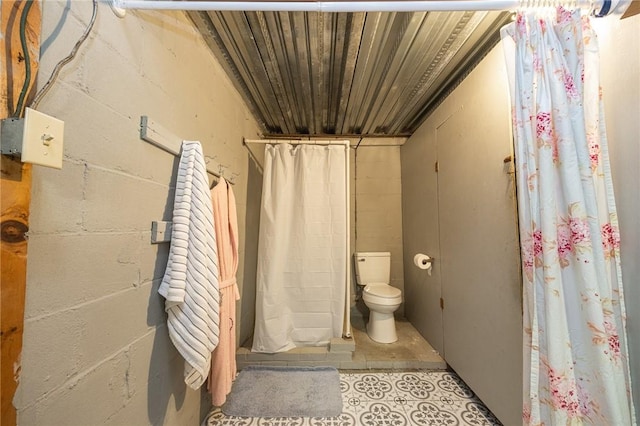 4800 W Brierly Dr, West Mifflin, PA 15122 - full bathroom featuring a shower with curtain, concrete flooring, and wooden ceiling