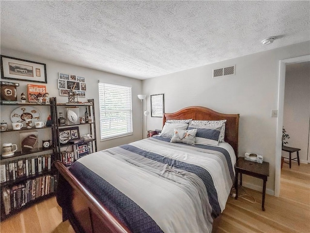 534 Hunters Path Rd, South Fayette, PA 15017 - bedroom with wood finished floors and a textured ceiling