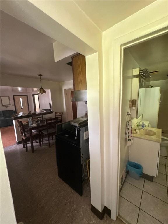 6036 Sawyer St, Lawrenceville, PA 15201 - kitchen with hanging light fixtures and under cabinet range hood
