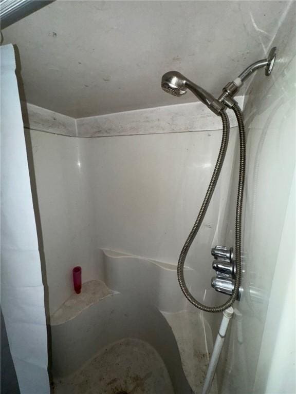 6036 Sawyer St, Lawrenceville, PA 15201 - bathroom view of a shower