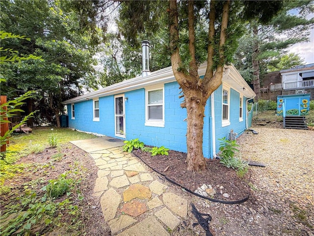 808 Thompson Run Rd, Springdale Twp, PA 15049 - view of front of house featuring concrete block siding