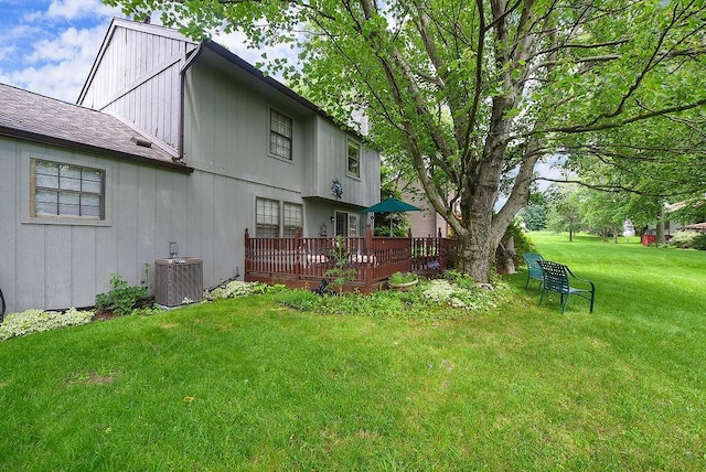 1115 Valleyview Dr, Cecil, PA 15055 - view of green lawn featuring a deck