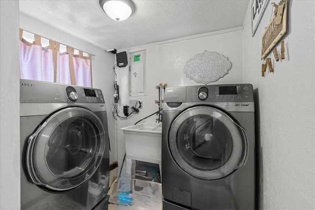 2912 Vinton, Sheraden, PA 15204 - washroom featuring a textured ceiling and independent washer and dryer