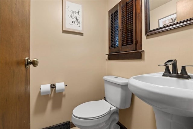 2912 Vinton, Sheraden, PA 15204 - bathroom featuring toilet and a sink