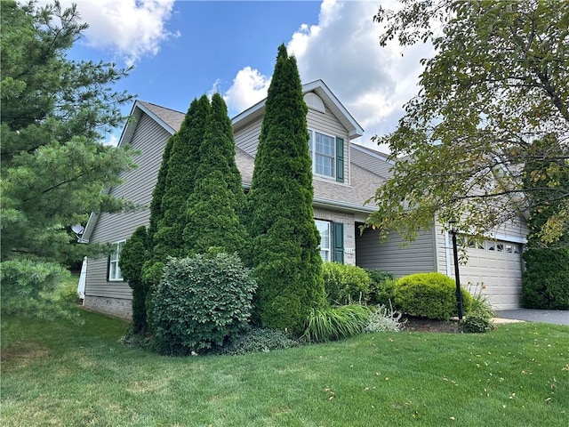 1009 Ironwood Cir, Jeannette, PA 15644 - view of front of property featuring a front lawn, driveway, a shingled roof, and an attached garage