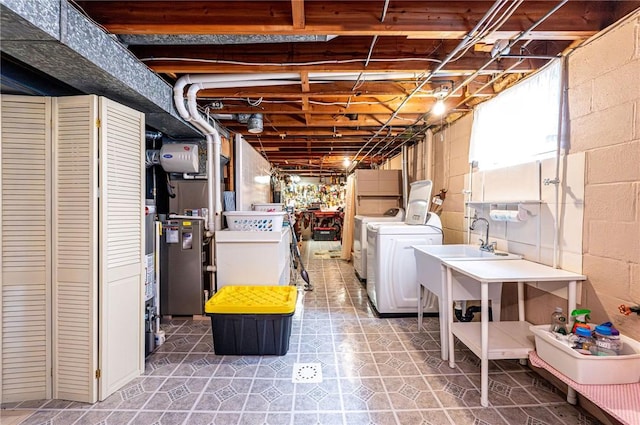 1515 George St, Unity Twp, PA 15650 - below grade area featuring washing machine and clothes dryer, light flooring, and concrete block wall