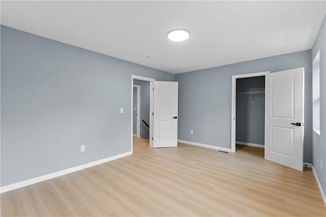 3322 Webster Ave, Schenley Heights, PA 15219 - unfurnished bedroom featuring light wood-style floors and a closet