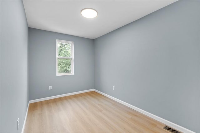 3322 Webster Ave, Schenley Heights, PA 15219 - empty room featuring light wood finished floors and baseboards