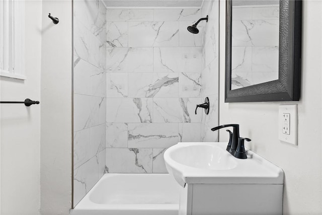 613-615 W Main St, Carnegie, PA 15106 - full bath featuring vanity and tub / shower combination