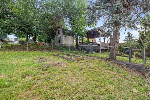 316 Kaercher St, Greenfield, PA 15207 - fenced backyard featuring a vegetable garden