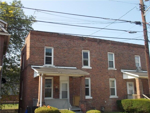 621/623 W Penn St, City Of But Nw, PA 16001 - photo 2