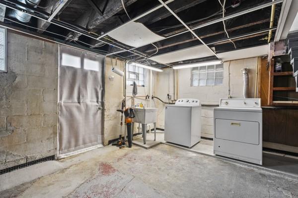 110 5th Ave, Ross Twp, PA 15229 - basement featuring washer and clothes dryer