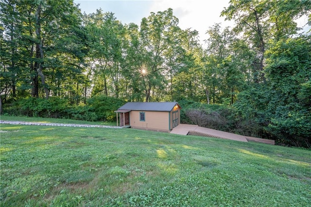 2780 Ipnar Rd, North Huntingdon, PA 15642 - view of grassy yard with an outdoor structure