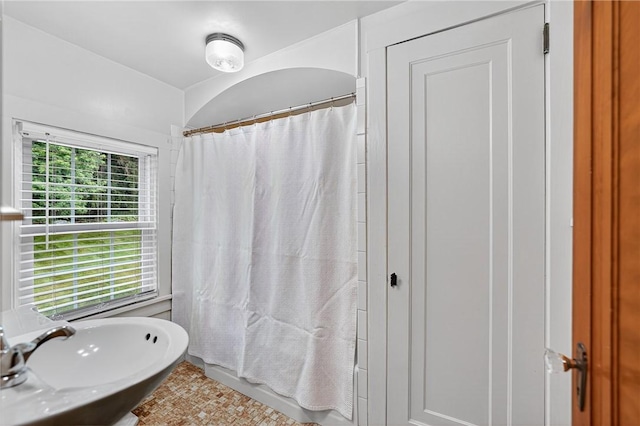 1605 Maratta Rd, Hopewell Twp, PA 15001 - full bathroom featuring a sink and curtained shower