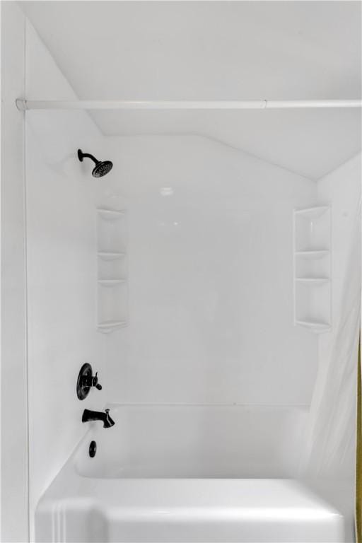 1255 Park Pl, Beaver, PA 15009 - bathroom featuring shower / bath combo