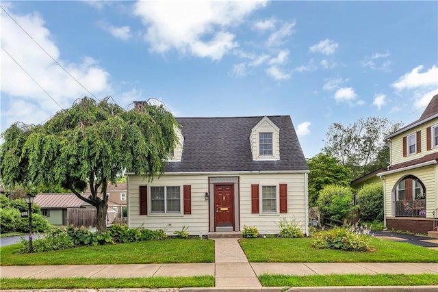 1255 Park Pl, Beaver, PA 15009 - new england style home featuring a front yard and a shingled roof