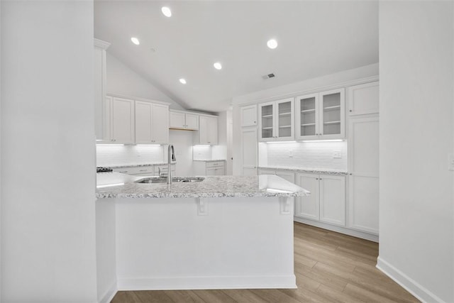 1082 Forest Oaks Dr, Center Twp, PA 16001 - kitchen with tasteful backsplash, white cabinetry, a peninsula, light wood-type flooring, and recessed lighting